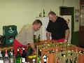 Wolfgang und Blasko schauen nach Getränkenachschub