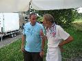 Werner spricht mit Bernhard vom Obst- und Gartenbauverein